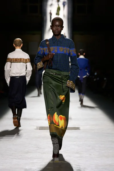 Look 8